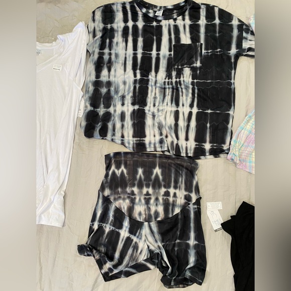 Maternity Shirts Bundle - Picture 7 of 13